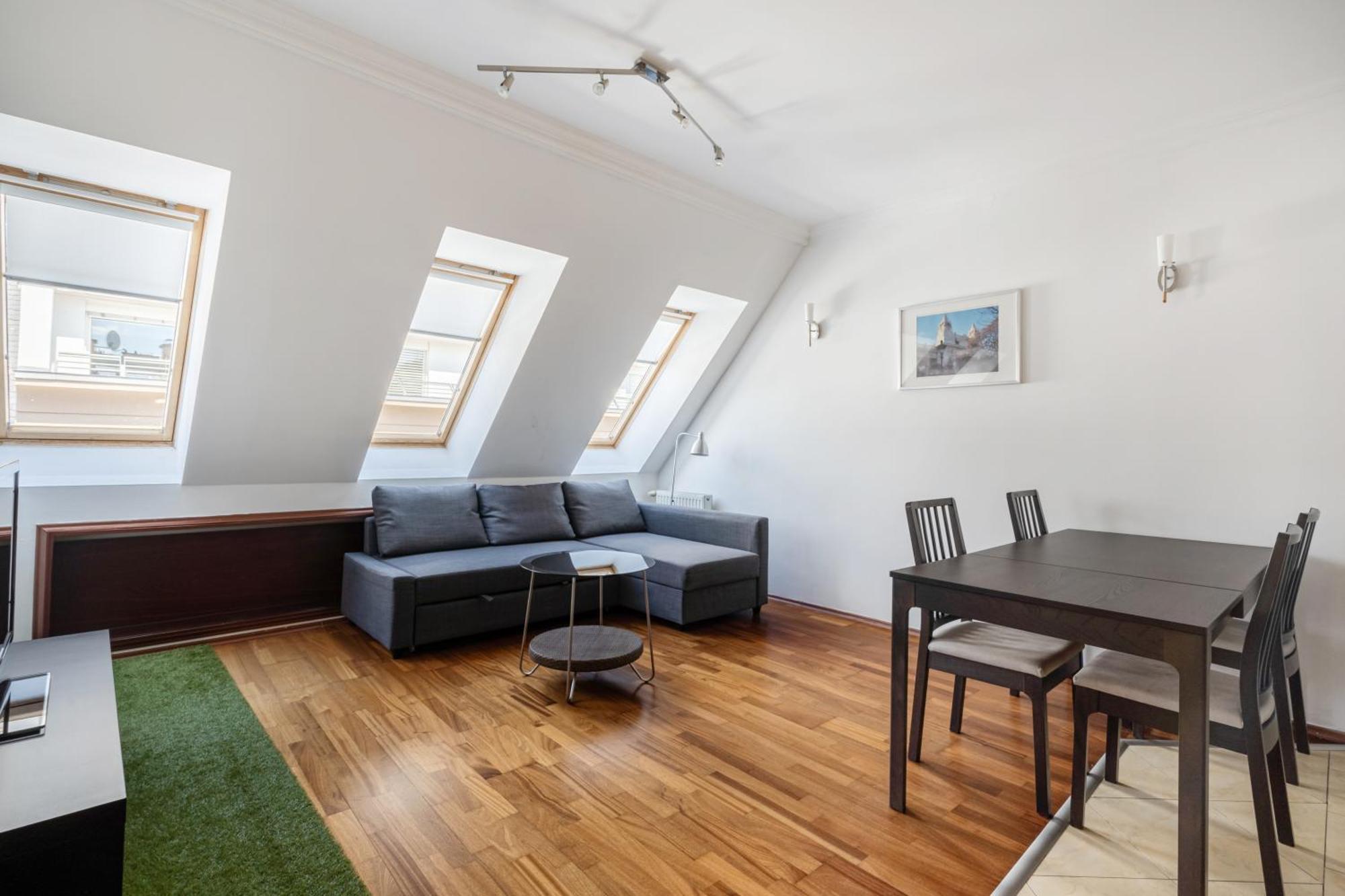 Apartment Whistle Living *