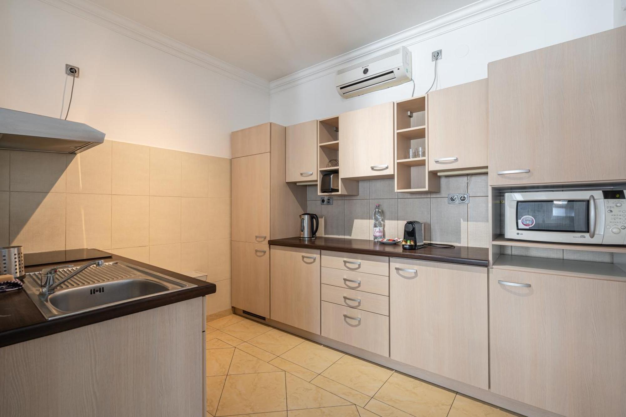 Apartment Whistle Living *